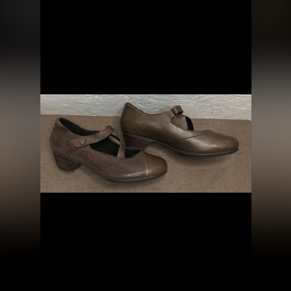 Excellent Aravon Portia Women's Heels Brown Leather Work Career Size 9.5D Wide